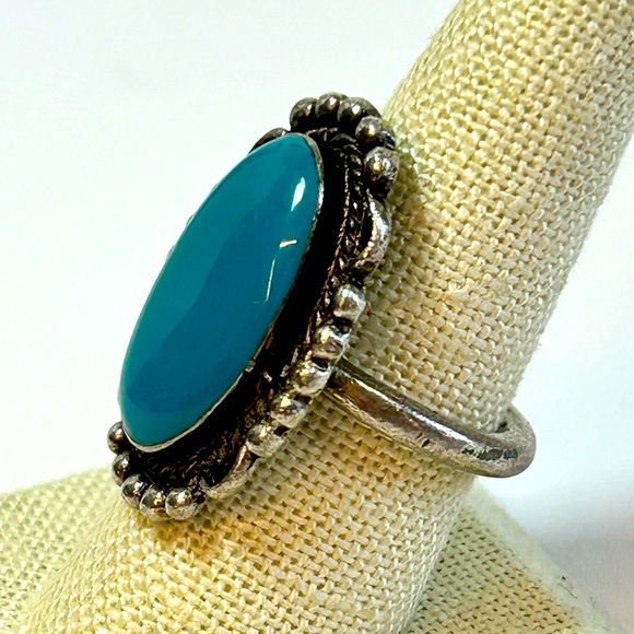 Faux Turquoise Silver Tone Ring Southwest Native Design Size 8 Costume Ring - Picture 4 of 7